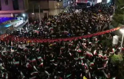تصاویر هوایی اقیانوس حضور همدلانه و غیرتمندانه مردم شهر کرمان در دفاع از خاک وطن و حمایت از نیرو&zwnj;های مسلح
