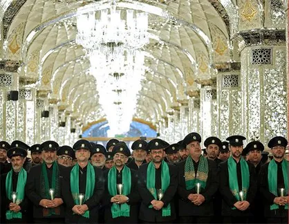 حضور خادمان حرم امام رضا (ع) در مزار حاج قاسم سلیمانی + فیلم