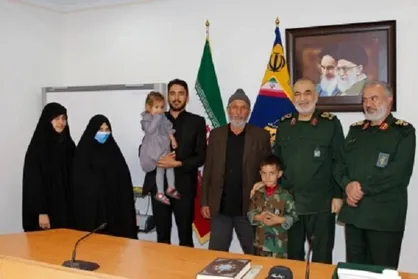 دیدار سرلشکر سلامی با خانواده&zwnj;های شهدای حرم مطهر رضوی