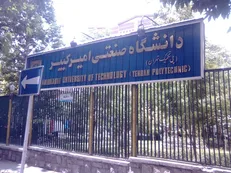 روایتی از تجمع دانشگاه امیرکبیر/ تلاش نافرجام معترضان برای کشاندن پای اغتشاش‌گران خیابانی به دانشگاه