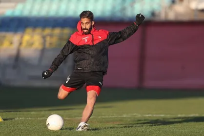 مدافع پرسپولیس ۳ هفته خانه&zwnj;نشین شد