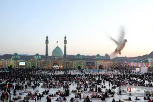 مسجد جمکران در شب نیمه شعبان 