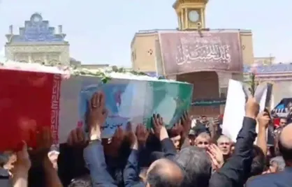 ورود پیکر شهید طهرانچی برای اقامه نماز و مراسم تدفین در حرم عبدالعظیم حسنی (ع)