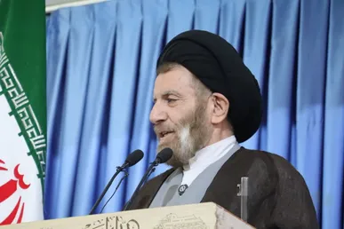 گره‌گشایی از کار مردم نورانیت قبر را افزایش می‌دهد