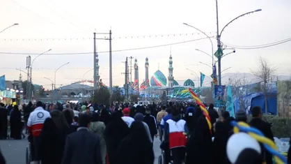 حال و هوای مسیر های منتهی به مسجد مقدس جمکران و حضور پرشور محبان حضرت ولیعصر (عج) در شب میلاد منجی عالم بشریت + فیلم