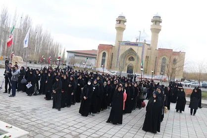 اولین کاروان دانشجویی استان آذربایجان غربی عازم مناطق عملیاتی جنوب کشور شدند