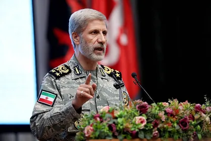 امیر حاتمی: دافوس قدمگاه بزرگان ارتش است