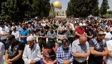 اقامه نماز ۶۰ هزار فلسطینی در سومین نماز جمعه رمضان در مسجدالاقصی