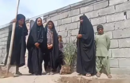 به مناسبت ۱۵ اسفند روز درختکاری؛ کاشت نخل به یاد رهبر شهید در دلگان سیستان و بلوچستان