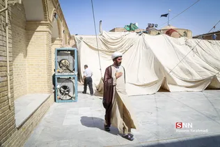 برافراشتن خیمه عزاداری محرم