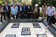 غبارروبی و عطرافشانی مزار شهدای گمنام دانشگاه تهران
