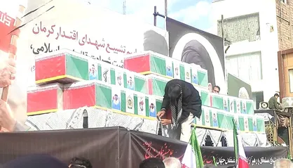 حضور تاریخی مردم کرمان در مراسم تشییع پیکر&zwnj;های مطهر ١٠ نفر از شهدای جنگ رمضان+فیلم و تصاویر شهدا