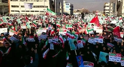 شعار &laquo;مرگ بر آمریکا&raquo; و &laquo;مرگ بر فتنه&zwnj;گر&raquo; بین دانشگاهیان مشهد طنین&zwnj;انداز شد