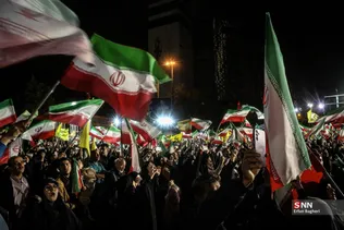 تجمع شبانه مردم مردم تهران در میدان ونک