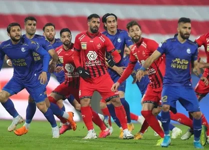 مدافع استقلال به بازی با پرسپولیس رسید
