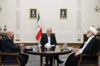 تأکید سران قوا بر تحکیم وحدت ملی و صیانت از اقتدار ایران در نشست سه‌قوه