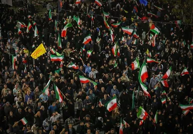 دولت ایران در آستانه گذار به دولت بازسازنده