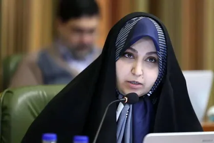 شهرداری نسبت به مکاتبات اعضای شورا پاسخگو باشد/ بیمه تکمیلی رانندگان تاکسی تمدید نشده است