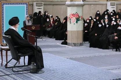 حاشیه نگاری از دیدار اقشار مختلف زنان با رهبر انقلاب