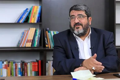 فواد ایزدی: تهدیدات هسته‌ای ترامپ ایران را به ساخت سلاح هسته‌ای مجبور می‌کند + فیلم