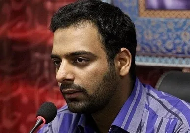بی هراس از قدرت فرعون‌های دست چندم/ شعرخوانی عرفان‌پور در حضور بقایی + فیلم