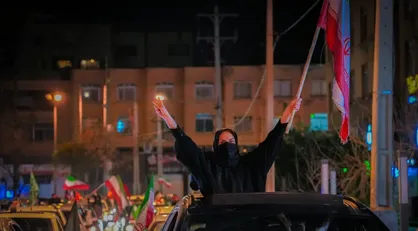 حماسه&zwnj;ای دیگر از مردم ولایت&zwnj;مدار کنارتخته فارس؛ راهپیمایی خودرویی باشکوه در حمایت از نیروهای مسلح و بزرگداشت یاد رهبر شهید +فیلم