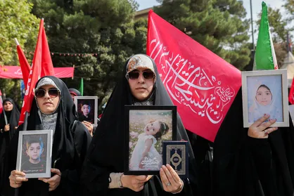 اهتزاز پرچم ایران در دانشگاه تهران بمناسبت آغاز سال تحصیلی جدید