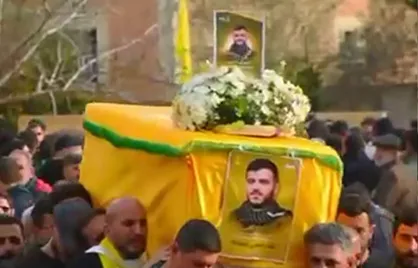 تشییع ۱۷ شهید در شهرک زوطر شرقی در جنوب لبنان که در جریان مقاومت در برابر نیرو&zwnj;های اشغالگر به شهادت رسیدند