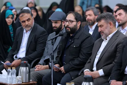 ضرورت بازخوانی نگاه سیاسی امام رضا (ع) در شعر آیینی امروز
