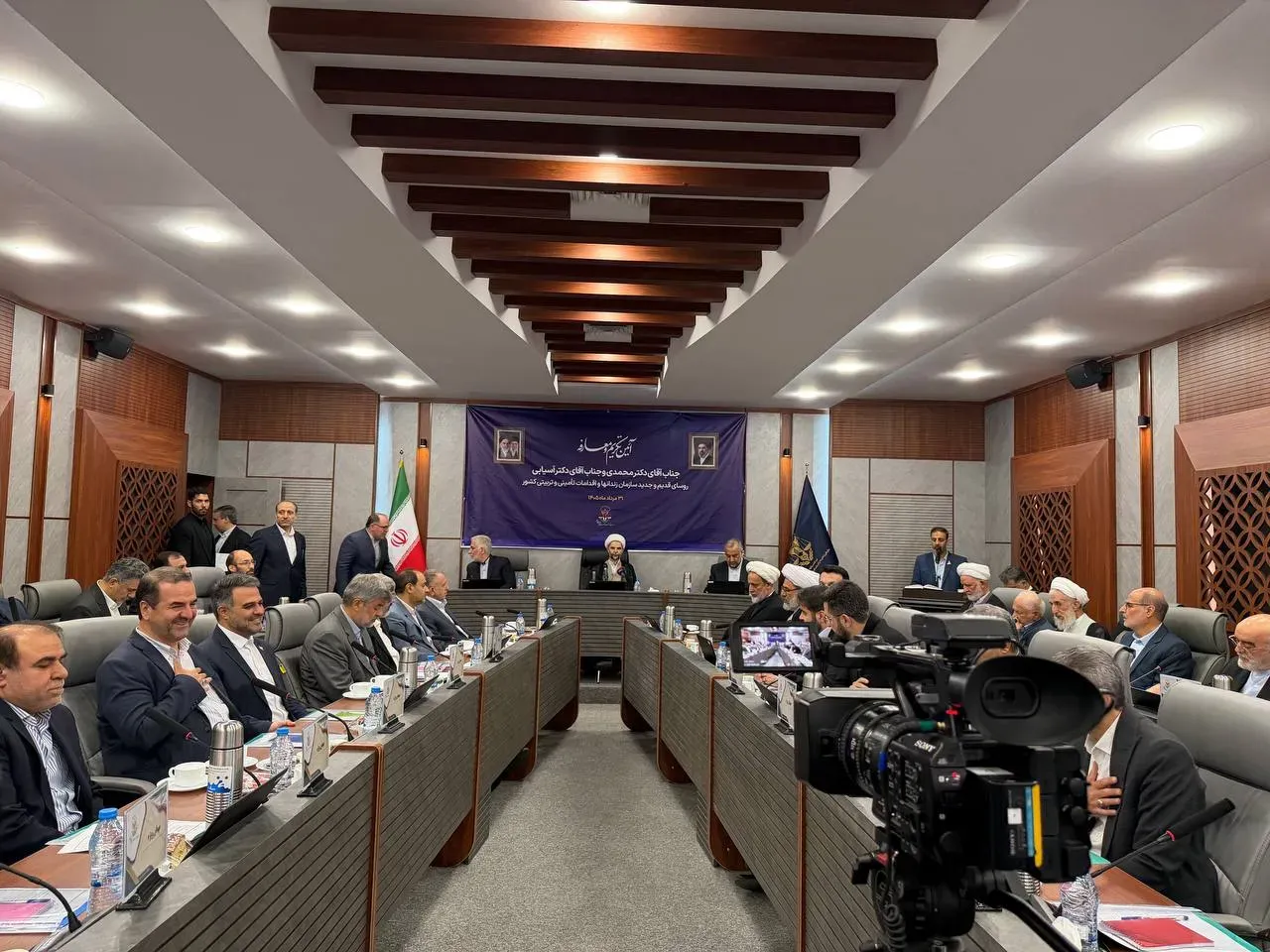 آیین تکریم و معارفه روسای قدیم و جدید سازمان زندان‌ها برگزار شد/ محمدی: سازمان زندان‌ها در دو سال متوالی در زمره دستگاه‌های برتر دولت قرار گرفت