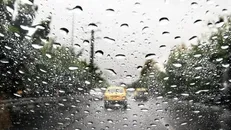 بارش باران همراه با رعد و برق در زنجان