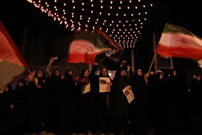 بیست و هشتمین شب حضور حماسی مردم مشهد در شهر: پیروزی ملی در گرو انسجام &laquo;میدان&raquo; و &laquo;خیابان&raquo; + فیلم
