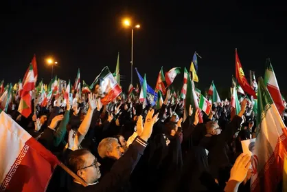 طنین نجوای یا حیدر در البرز/ هفتاد و پنجمین شب پایداری مردم در دفاع از میهن+ فیلم