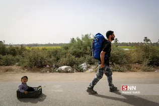 راهپیمایی عظیم زائران اربعین از نجف تا کربلا