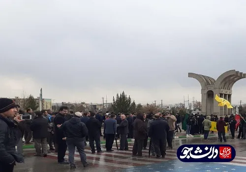 تجمع دانشجویان دانشگاه رازی در اعتراض به فتنه انگیزی های اخیر بعد از سقوط هواپیمای اوکراینی