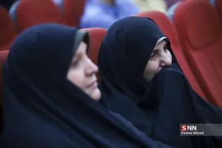 تجلیل از خانواده شهدای دانشجو