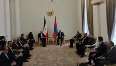 آغاز مذاکرات دوجانبه رئیس‌جمهوری کشورمان و نخست‌وزیر ارمنستان + فیلم