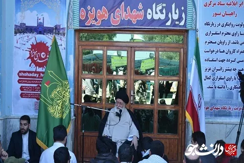 نماینده ولی فقیه در استان خراسان رضوی در زیارتگاه شهدای هویزه حضور یافت