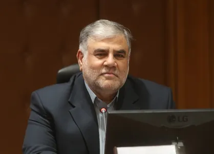 مومنی حکم شهردار قم را ابلاغ کرد/عظیمی یک شنبه به قم می&zwnj;آید