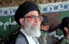 چشم‌های دوخته به قاب تلویزیون برای پیام آقا