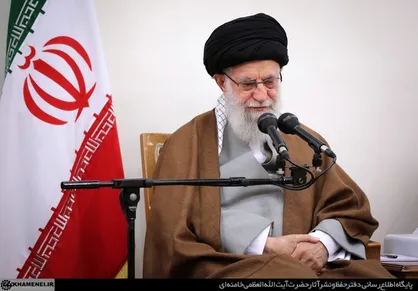 رهبر انقلاب: کشوری با منابع ایران همیشه مورد طمع قدرت&zwnj;هاست / بچه&zwnj;ها اسم فلان بازیکن را می&zwnj;دانند اما رئیسعلی دلواری و نادر مهدوی را نمی&zwnj;شناسند