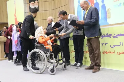 برگزیدگان جشنواره منطقه&zwnj;ای تئاتر معلولان کویر معرفی شدند/تاکید بر هنر درمانی در بهزیستی