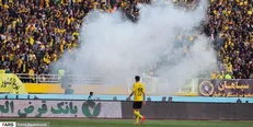 درگیری بازیکنان دو تیم بعد از گل تساوی/ شکستن صندلی‌ها توسط پرسپولیسی‌ها