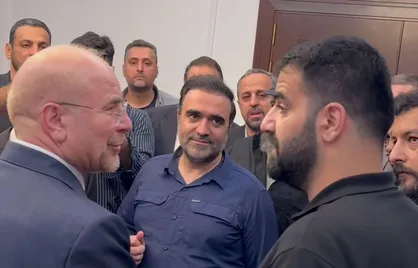 حسین پاک خبرنگار مستقر snn در بیروت در دیدار دوستانه با رئیس مجلس: آقای قالیباف حضور شما بعد از پانزده روز، خنده را روی لب مردم آورد