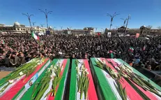 تشییع پیکر مطهر ۱۱ شهید جنگ رمضان در استان همدان+فیلم