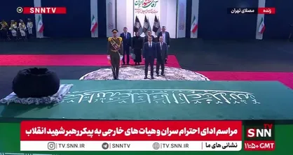 ادای احترام رئیس مجلس قرقیزستان به پیکر رهبر شهید + فیلم