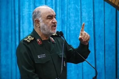 سردار سلامی: دشمن زبان شمشیر را خوب می&zwnj;فهمد