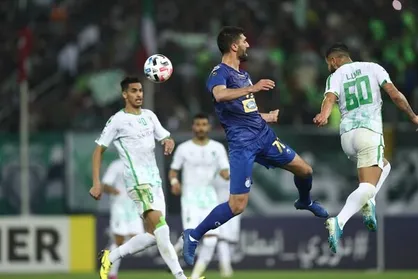 روزنامه الوطن: امروز نگاه&zwnj;ها به بازی استقلال - الاهلی است