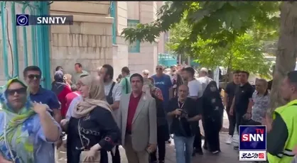 صف رای دهندگان در حسینیه ارشاد/ مردم با وجود گرمای هوا در پای صندوق&zwnj;های رای حضور پیدا می&zwnj;کنند