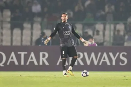 مربی پرسپولیس، پیراهن آدان را گرفت